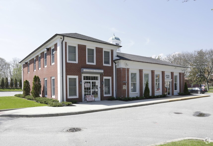 670 Old Willets Path, Hauppauge, NY for sale - Primary Photo - Image 1 of 1