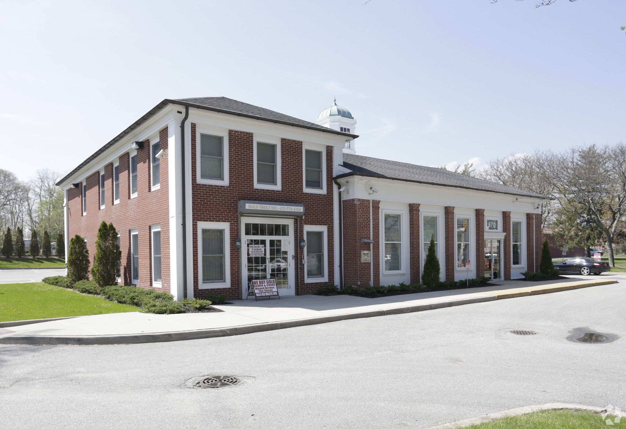 670 Old Willets Path, Hauppauge, NY for sale Primary Photo- Image 1 of 1