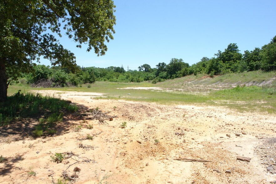 1017 Shady Oaks Dr, Denton, TX for sale - Primary Photo - Image 1 of 1