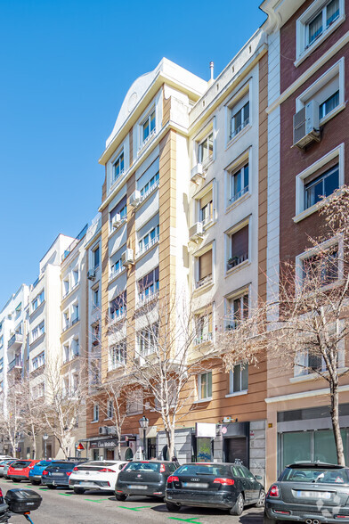 Multifamily in Madrid, MAD for sale - Building Photo - Image 1 of 1