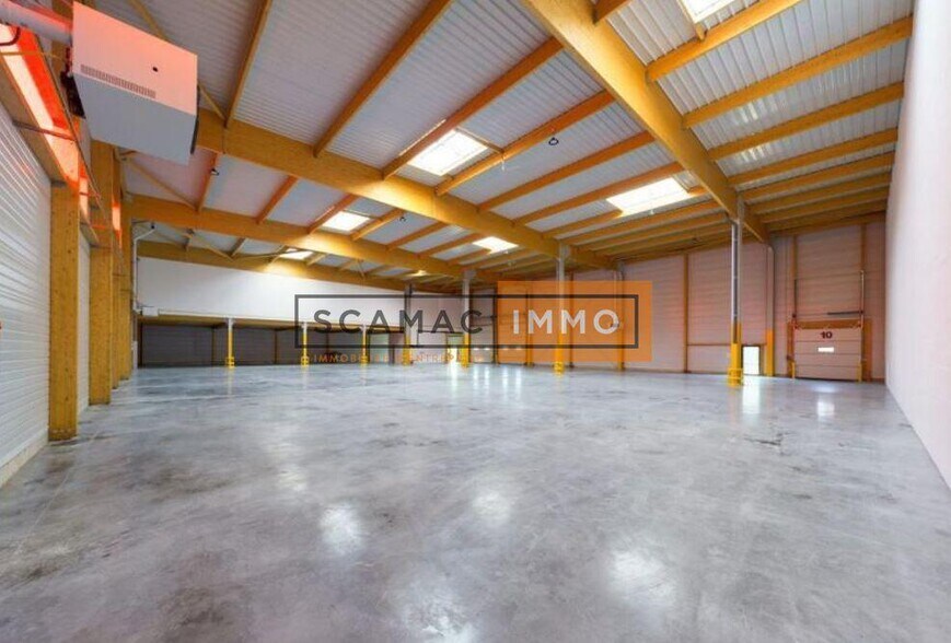 Industrial in Brie-Comte-Robert for lease - Interior Photo - Image 1 of 5