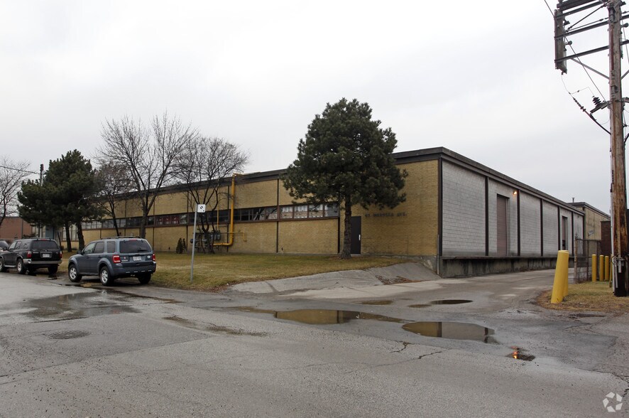 63 Medulla Ave, Toronto, ON for lease - Primary Photo - Image 1 of 2