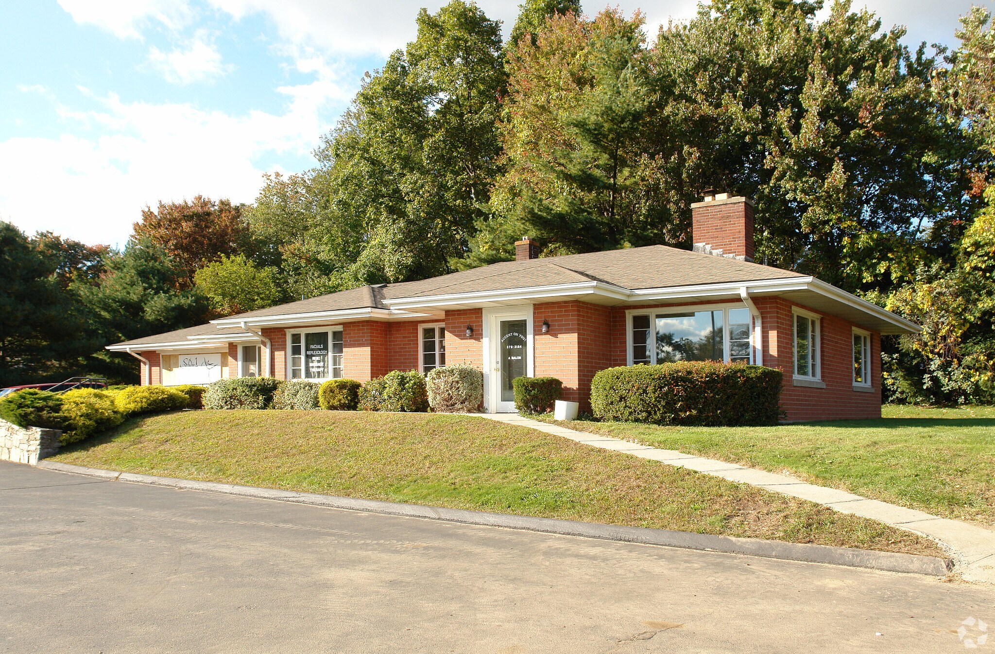 4 Brookdale St, Wolcott, CT for sale Primary Photo- Image 1 of 1