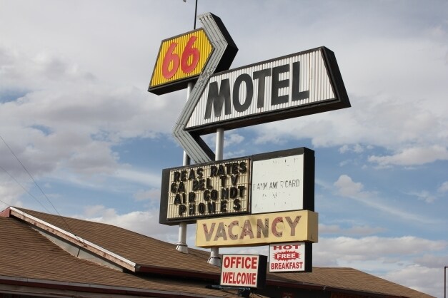 2101-2105 Navajo Blvd, Holbrook, AZ for sale - Building Photo - Image 1 of 1