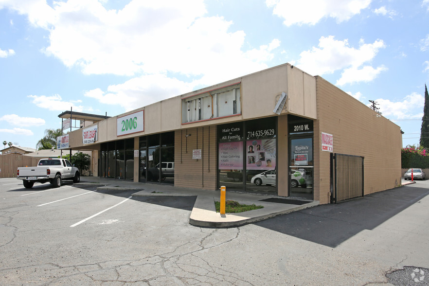 2000-2010 W Lincoln Ave, Anaheim, CA for sale - Primary Photo - Image 1 of 1