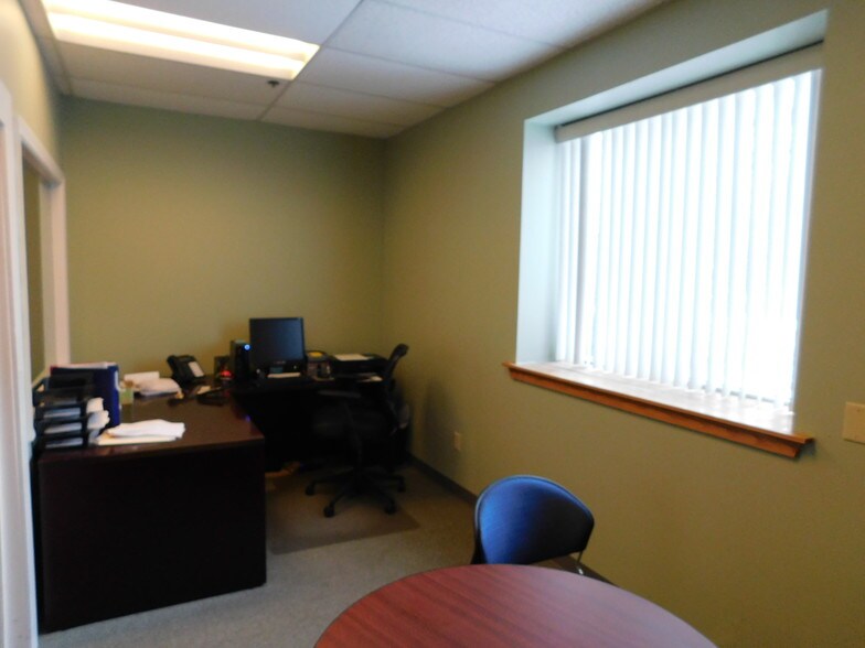 40 Manson Libby Rd Scarborough Me 04074 Warehouse Property For 16 000 Sf Building Offered At 1 500 In Scarborough Me