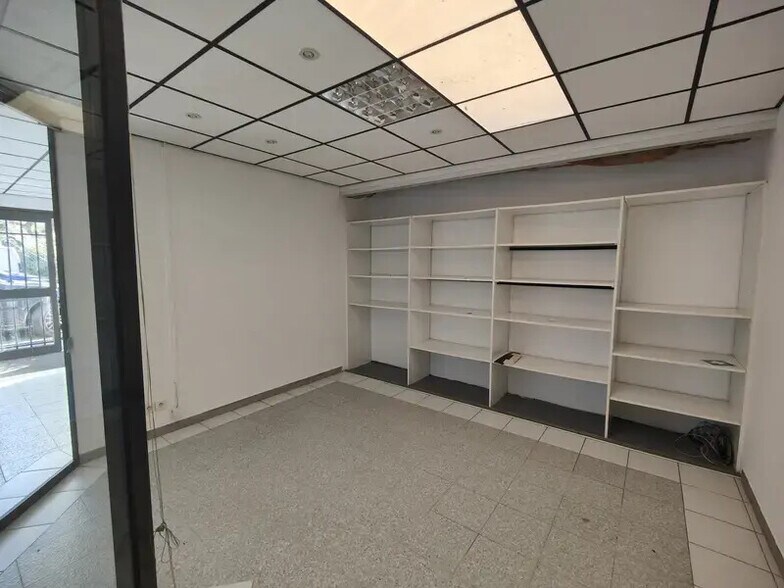 Flex in Mouans-Sartoux for lease - Interior Photo - Image 3 of 6