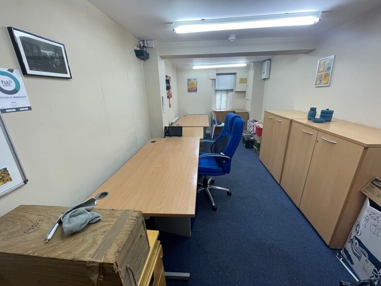 187 Lynchford Rd, Farnborough for lease - Building Photo - Image 3 of 6