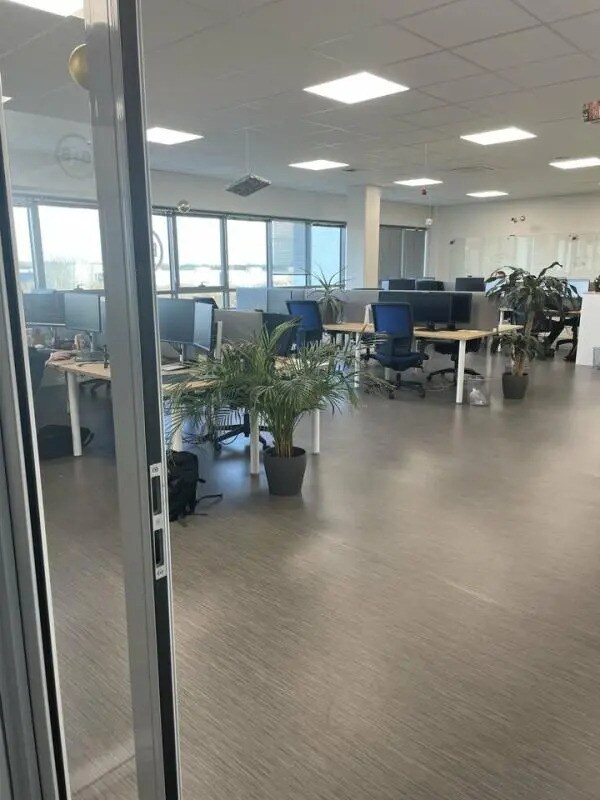 Office in Guipavas for lease Interior Photo- Image 1 of 5