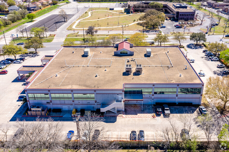 4243 E Southcross Blvd, San Antonio, TX for lease - Building Photo - Image 3 of 4