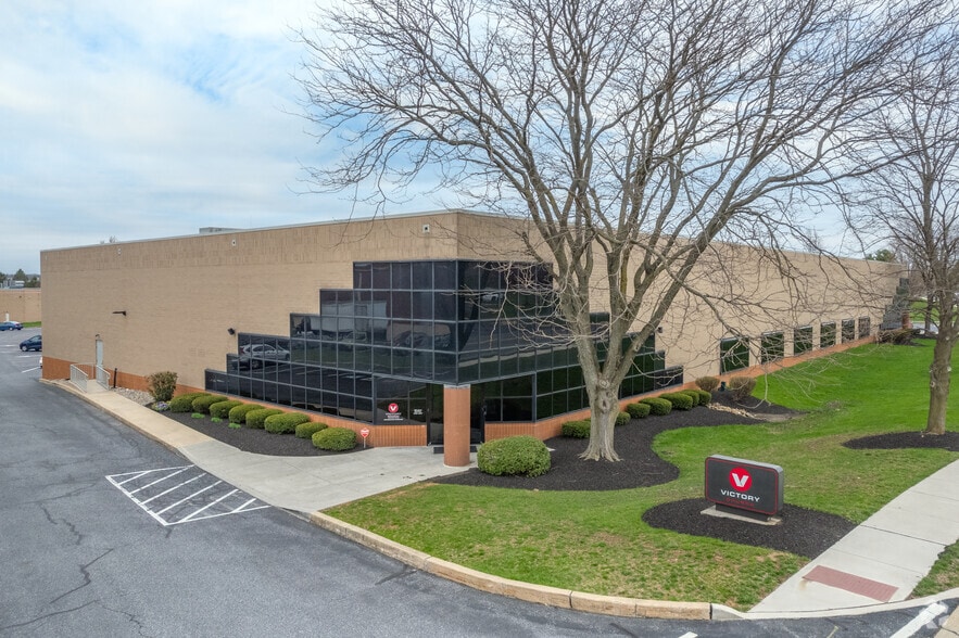 1827 Freedom Rd, Lancaster, PA for lease - Building Photo - Image 3 of 6