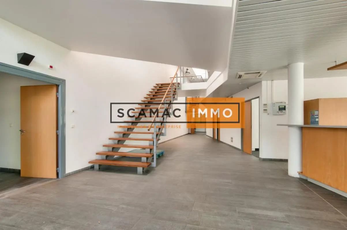 Flex in Tremblay-en-France for lease Building Photo- Image 1 of 1