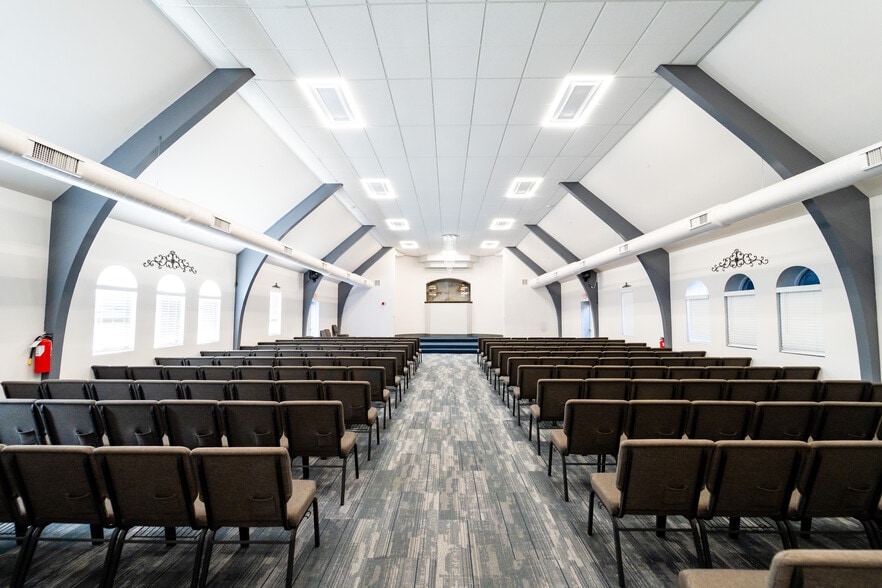 CHURCH WITH EVENT SPACE & 6-BEDROOM HOME portfolio of 3 properties for sale on LoopNet.com - Interior Photo - Image 2 of 13