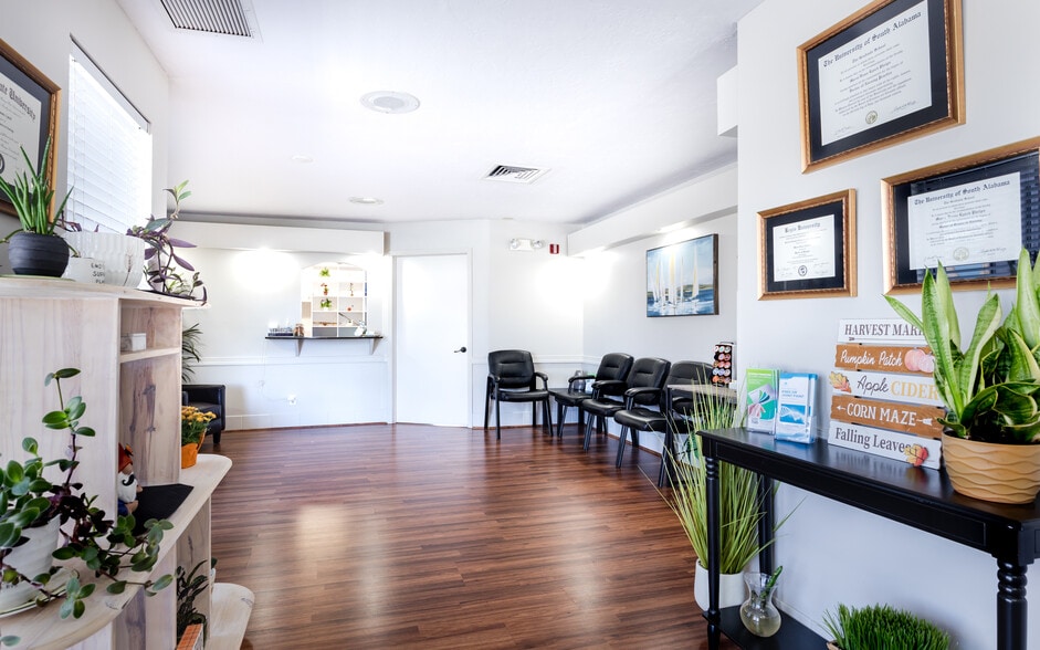 12734 Kenwood Ln, Fort Myers, FL for lease - Interior Photo - Image 3 of 26