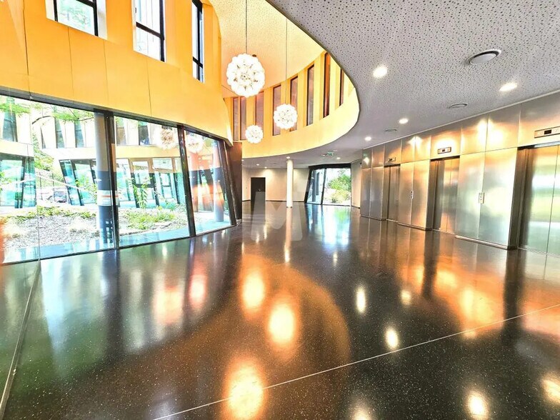 Office in Massy for lease - Building Photo - Image 3 of 15