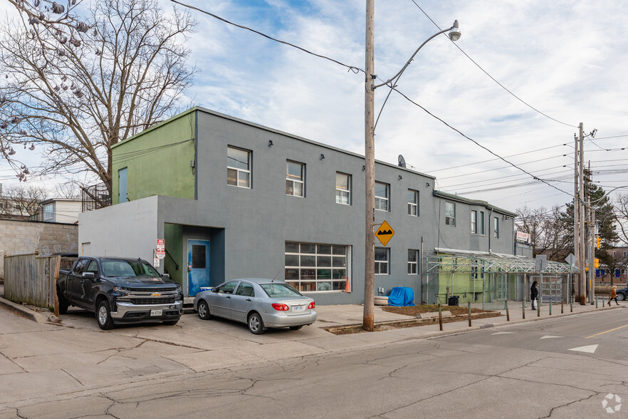 1930 Queen St E, Toronto, ON for lease - Building Photo - Image 3 of 4