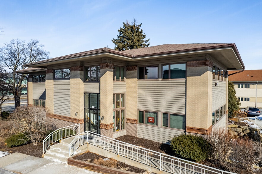 2817 Fish Hatchery Rd, Fitchburg, WI 53713