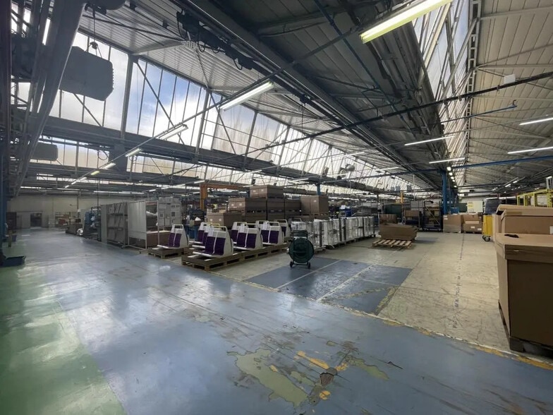 Flex in Évreux for lease - Building Photo - Image 3 of 13