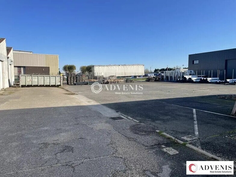 Flex in Pessac for lease - Building Photo - Image 2 of 6