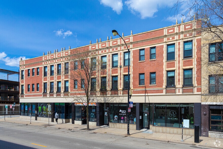 2741 N Milwaukee Ave, Chicago, IL for lease - Building Photo - Image 3 of 3