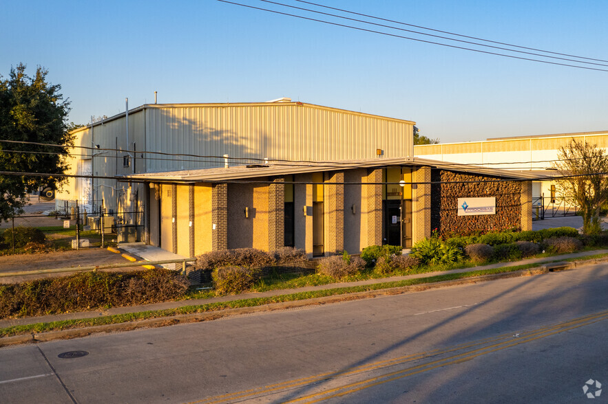 111 Berry Rd, Houston, TX for lease - Building Photo - Image 1 of 16