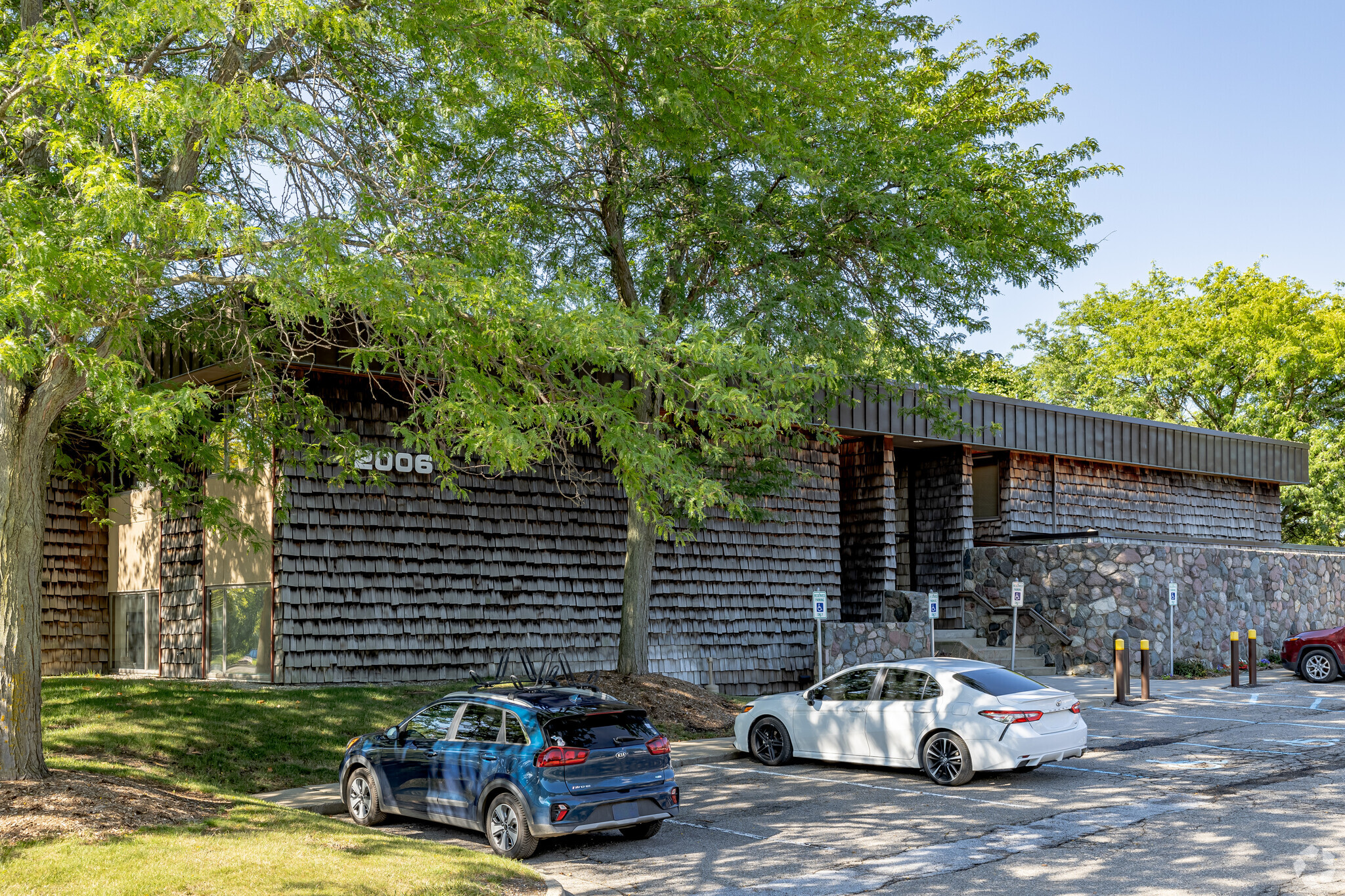 2000 Hogback Rd, Ann Arbor, MI for lease Building Photo- Image 1 of 28