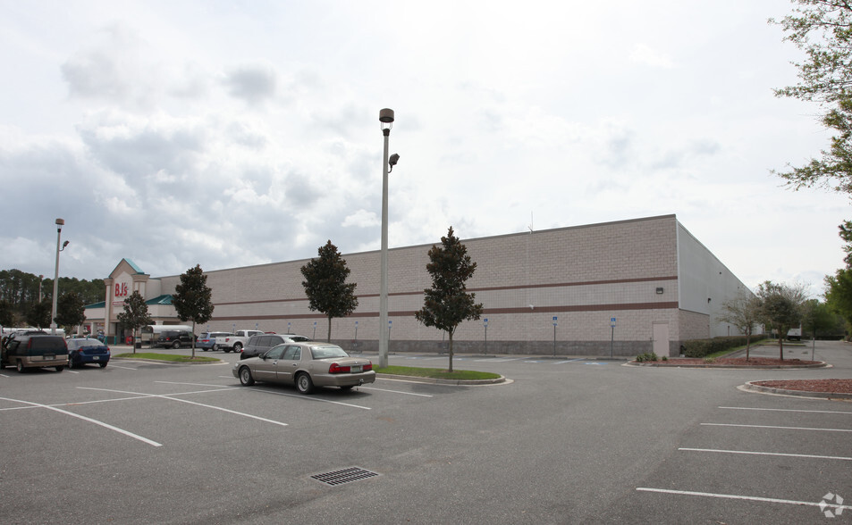 560 Blanding Blvd, Orange Park, FL for sale - Building Photo - Image 2 of 9