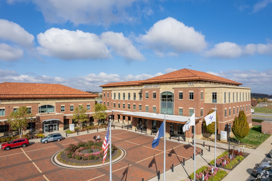 611 Watkins Centre Pky, Midlothian, VA for lease - Building Photo - Image 3 of 3