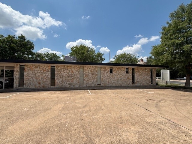 2211 Hancock Dr, Austin, TX for lease - Building Photo - Image 2 of 16