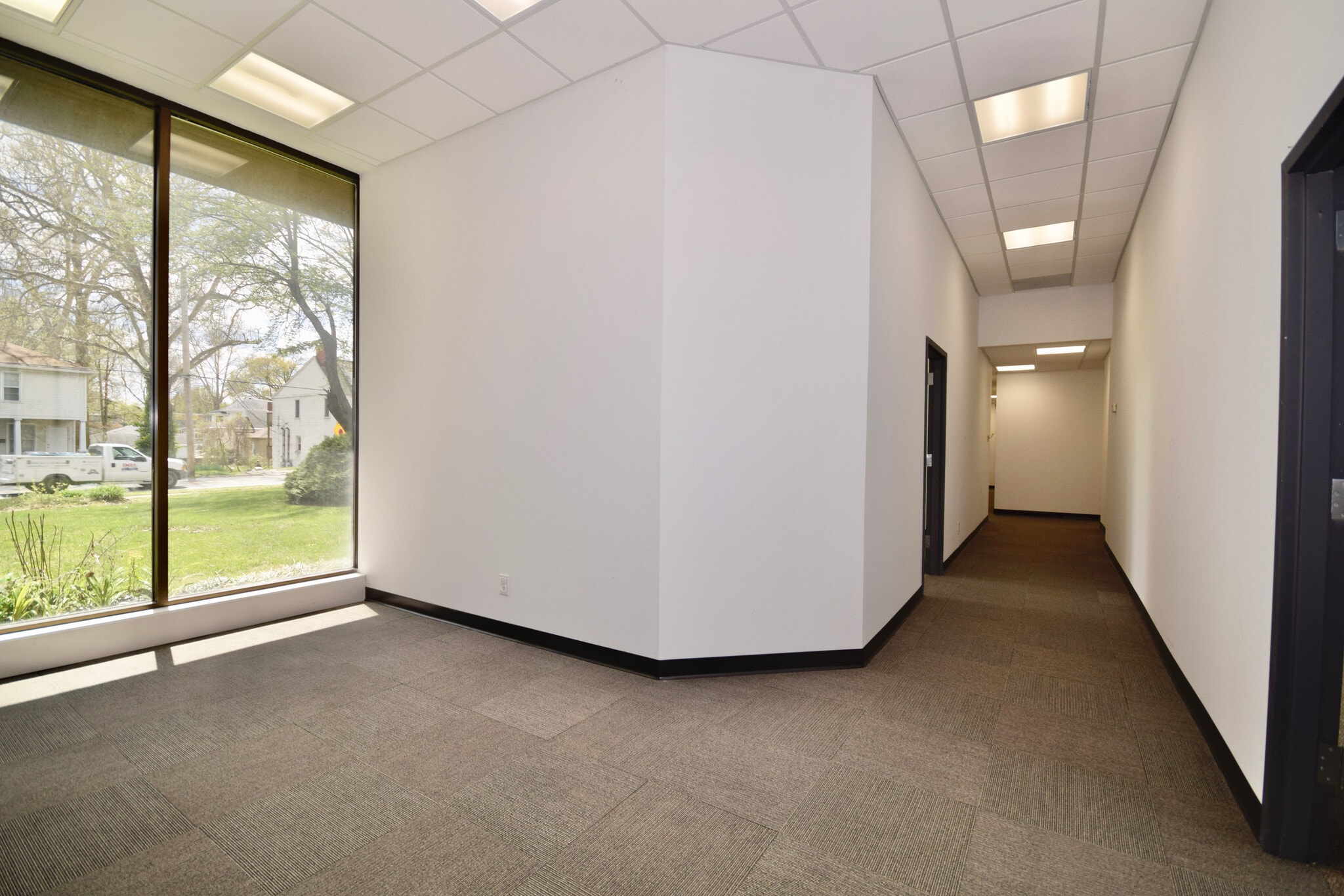 2710 College Ave, Alton, IL for lease Interior Photo- Image 1 of 11