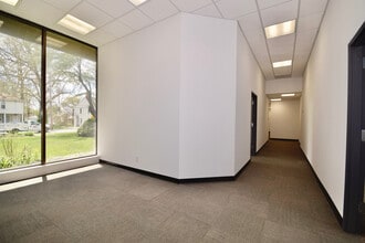 2710 College Ave, Alton, IL for lease Interior Photo- Image 1 of 11