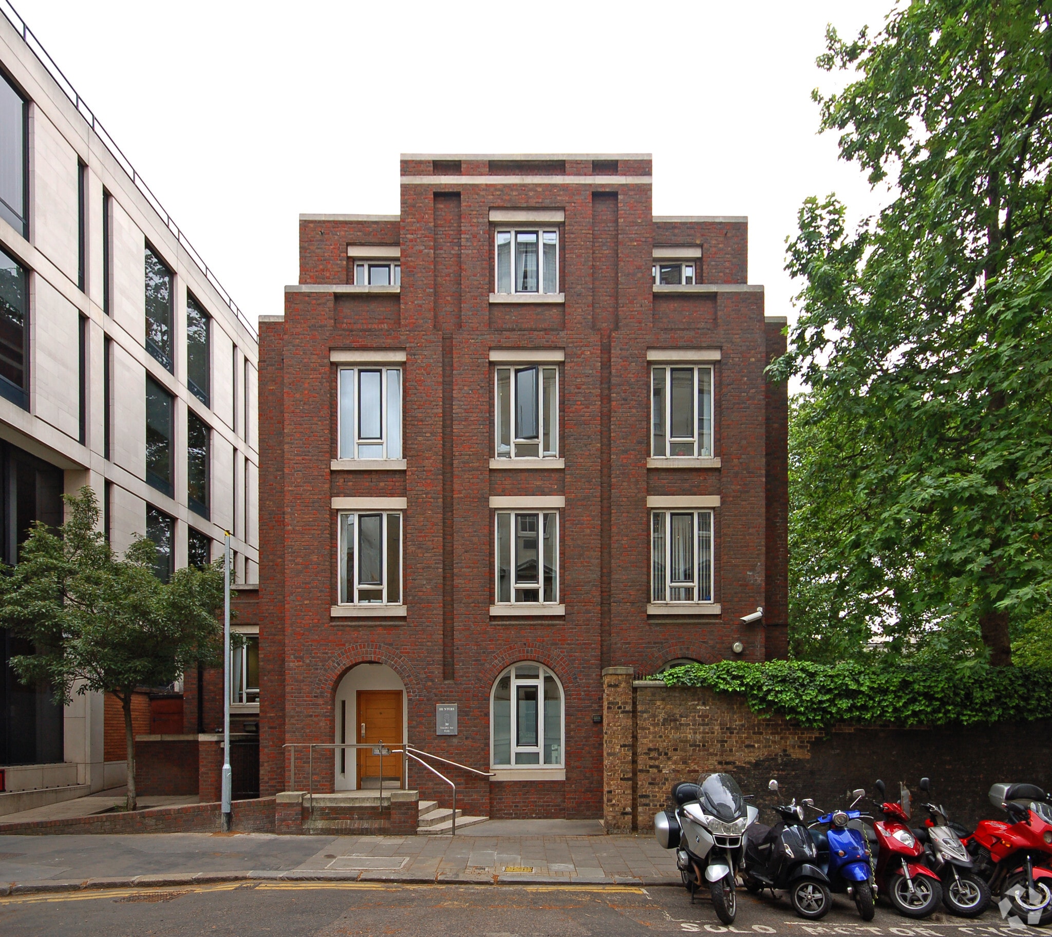 33 Lincoln's Inn Fields, London for sale Primary Photo- Image 1 of 1