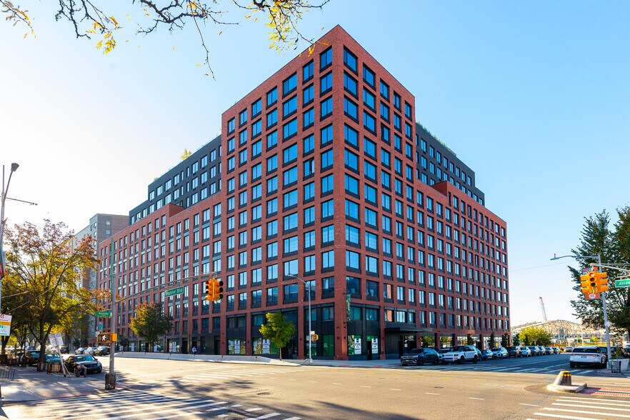 40 Bruckner Blvd, Bronx, NY for lease - Building Photo - Image 1 of 44