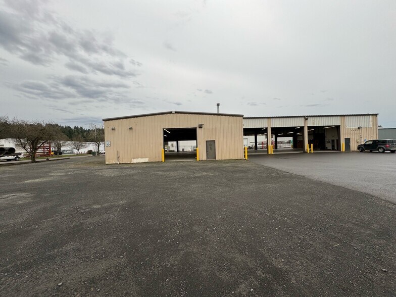 2202 Talley Way, Kelso, WA for sale - Building Photo - Image 1 of 1