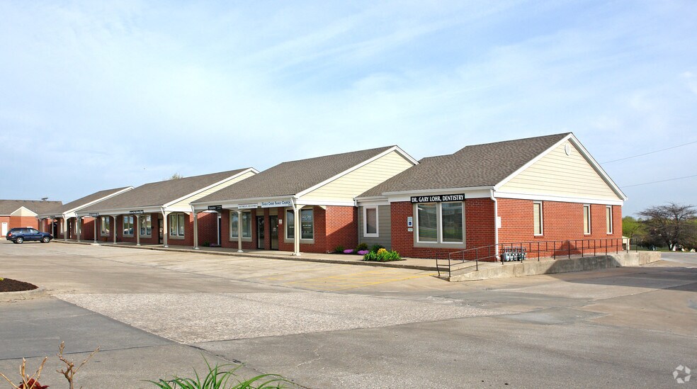 618 SW 3rd St, Lee's Summit, MO for lease - Building Photo - Image 1 of 8