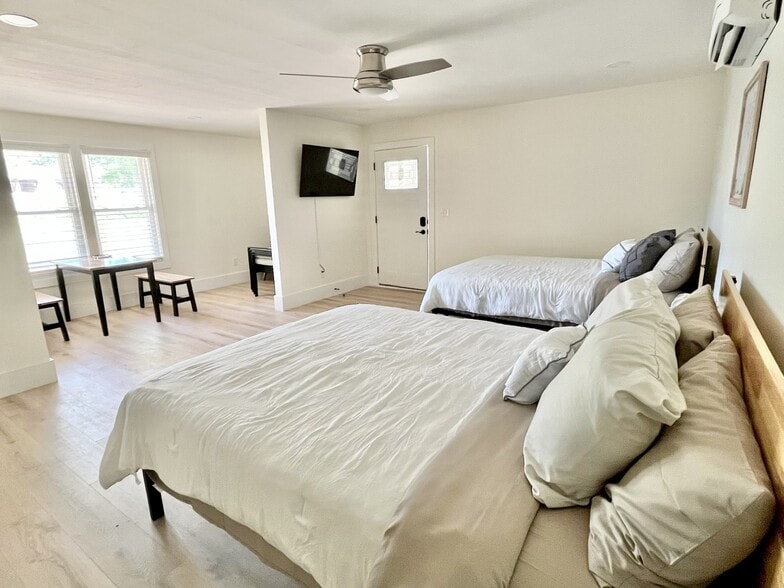 Vista Lakes portfolio of 2 properties for sale on LoopNet.com - Building Photo - Image 3 of 12