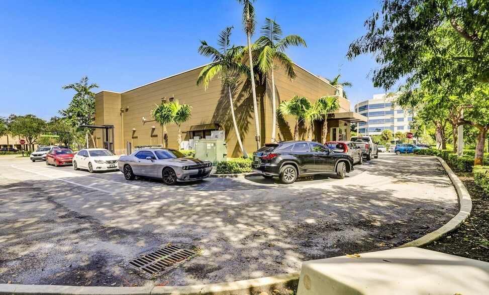 850-854 W Cypress Creek Rd, Fort Lauderdale, FL for sale - Building Photo - Image 2 of 7