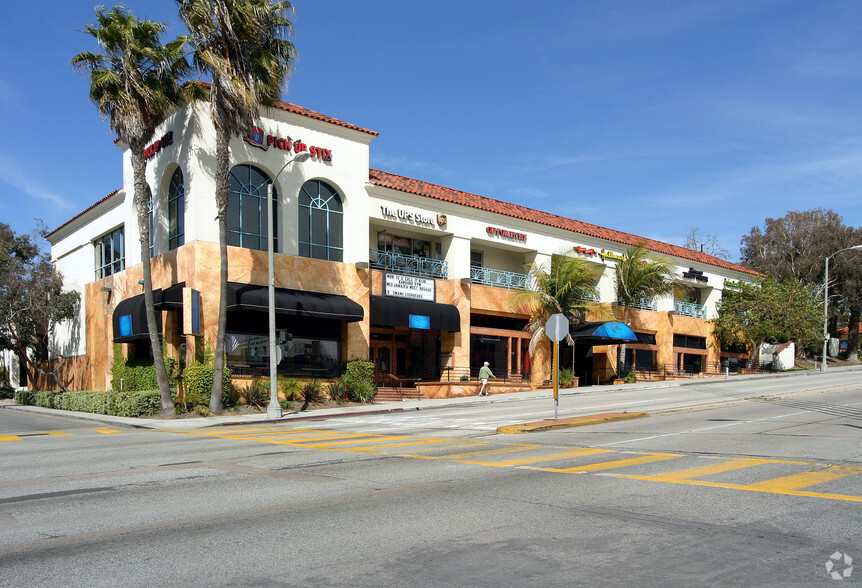 703-719 Pier Ave, Hermosa Beach, CA for lease - Building Photo - Image 2 of 5