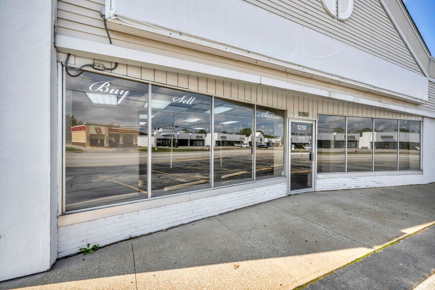 5220-5250 Northfield Rd, Maple Heights, OH for lease - Building Photo - Image 3 of 12