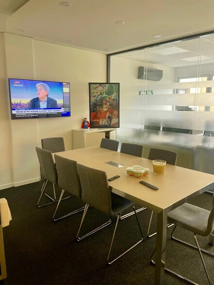 Office in Neuilly-sur-Seine for lease - Building Photo - Image 2 of 3