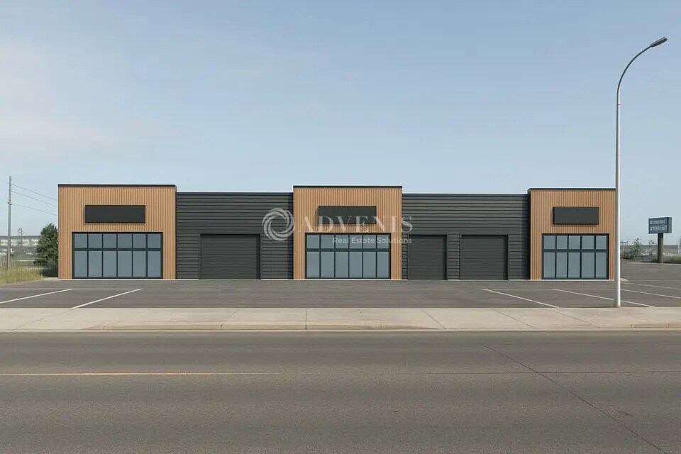 Retail in Fleury-les-Aubrais for lease Building Photo- Image 1 of 4