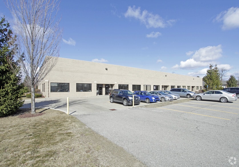 13417-13423 W Star Dr, Shelby Township, MI for lease - Primary Photo - Image 2 of 3