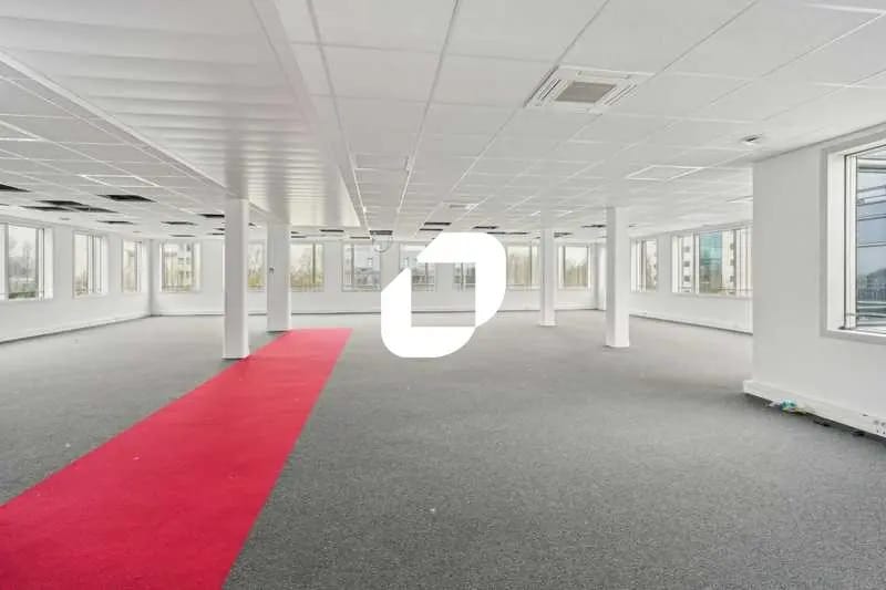 Office in Villepinte for lease - Building Photo - Image 3 of 9