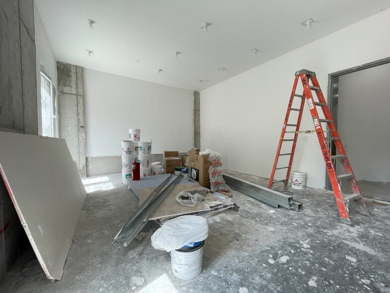 624 Metropolitan Ave, Brooklyn, NY for lease - Building Photo - Image 3 of 5