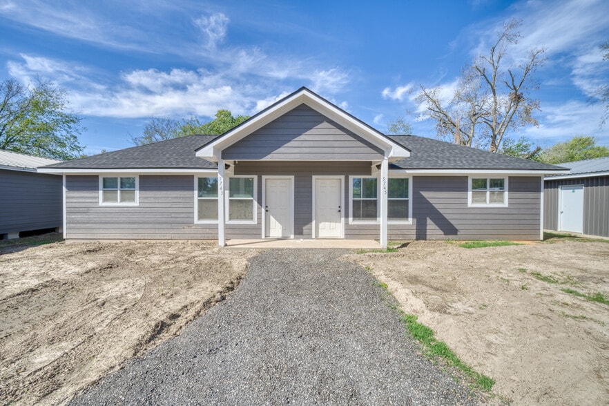 9337 Ash St, Midway, TX for sale - Building Photo - Image 1 of 15