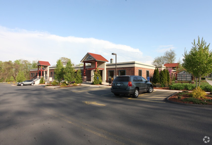 279 New Britain Rd, Berlin, CT for lease - Building Photo - Image 1 of 20
