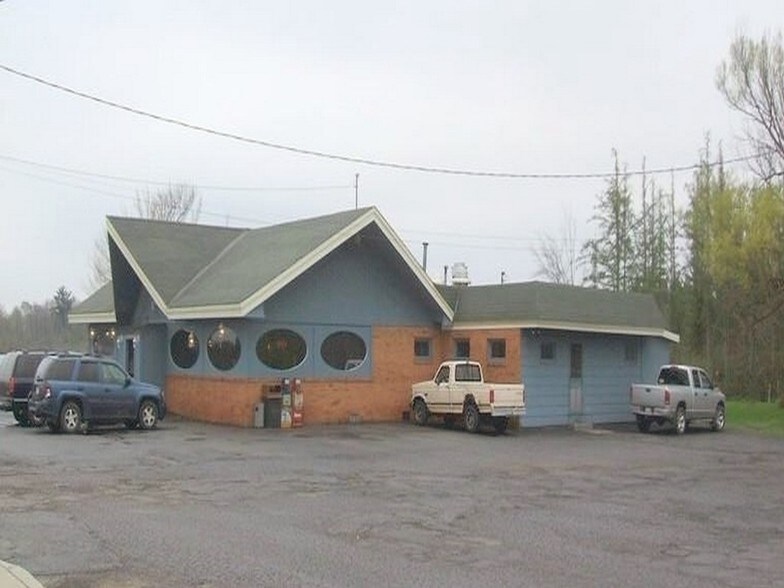 2403 Sunnyside Dr, Cadillac, MI for sale - Building Photo - Image 1 of 1