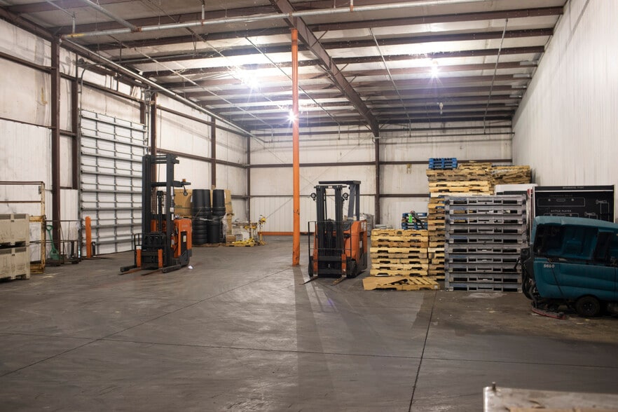 8 Railroad Ave, Haines City, FL for lease - Interior Photo - Image 3 of 5