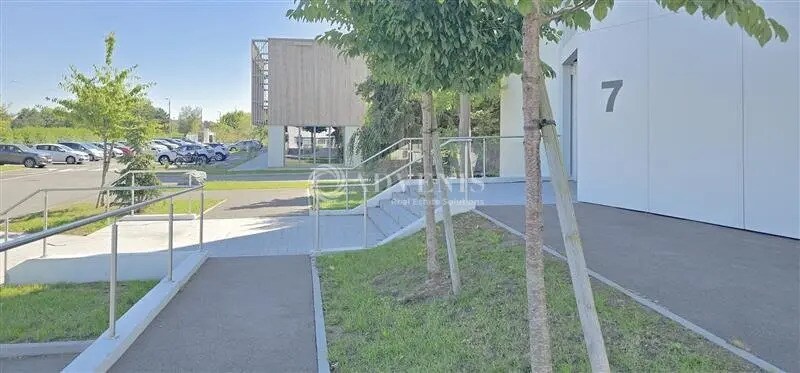 Office in Lille for lease - Building Photo - Image 2 of 6