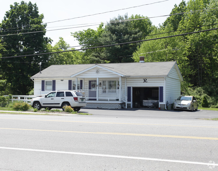 425 Bay Rd, Queensbury, NY for sale - Primary Photo - Image 1 of 1